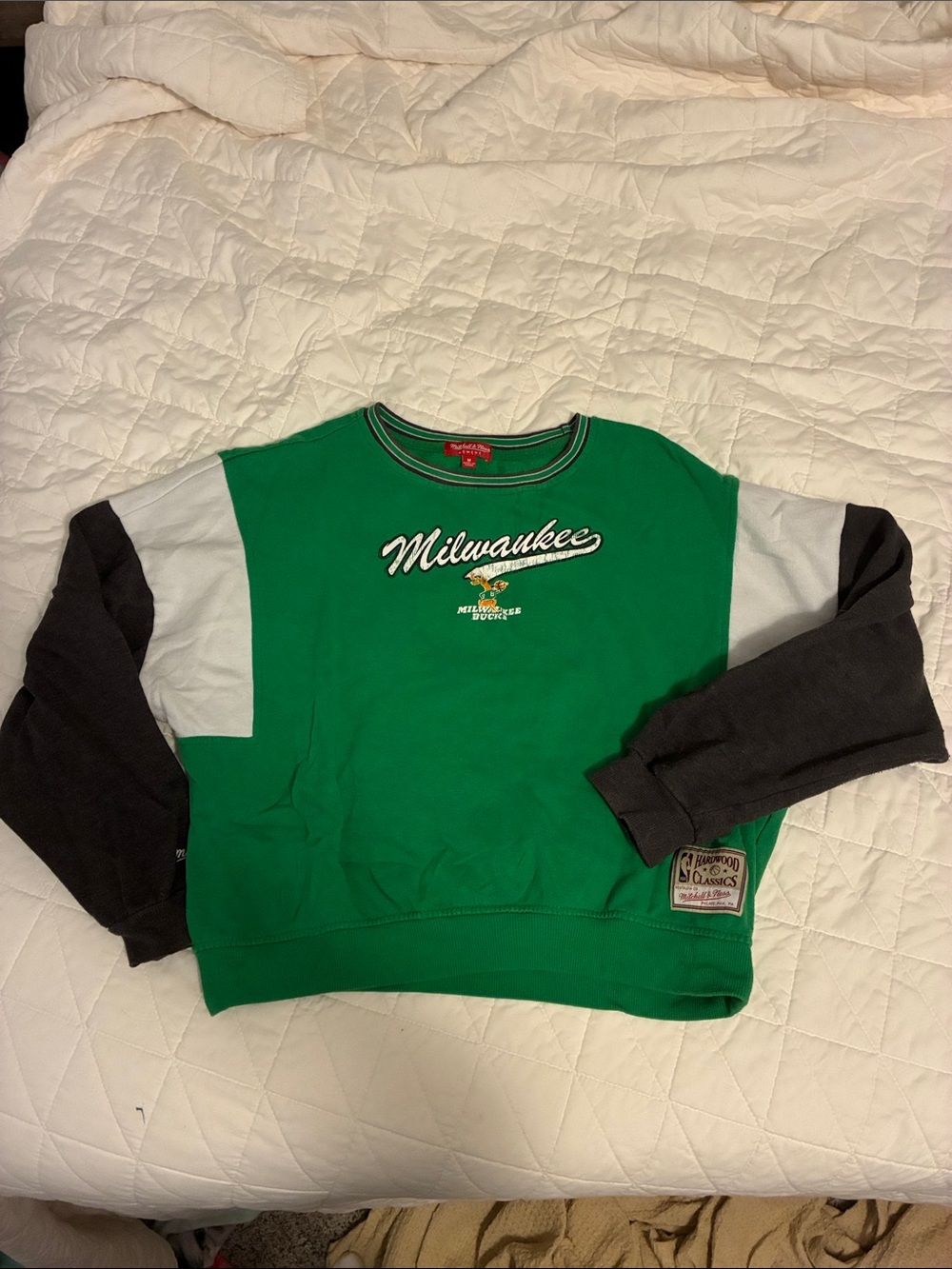 vintage milwaukee bucks crewneck